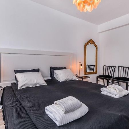 66 Apartment - Stylish Two Bedroom In Lozenets District By Flat Mаnager Sofia Exterior photo