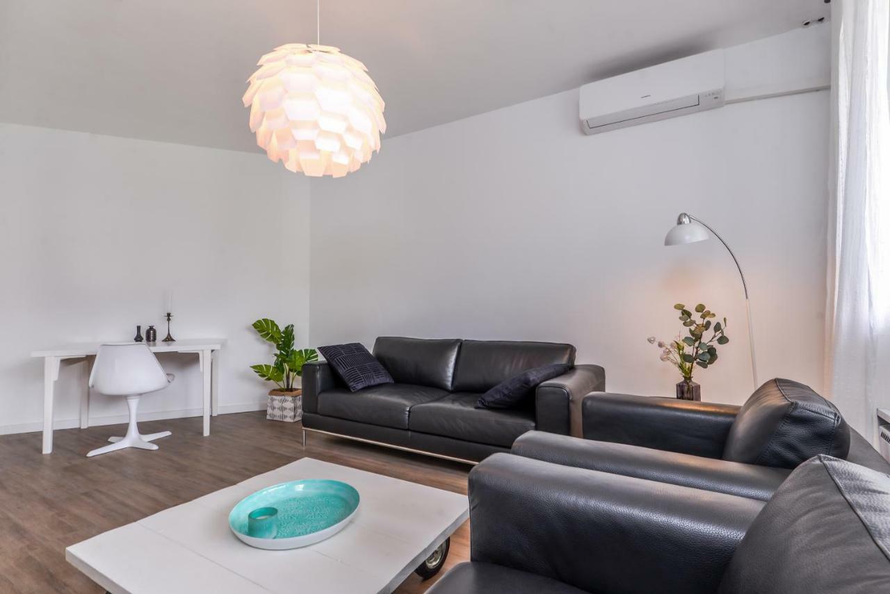 66 Apartment - Stylish Two Bedroom In Lozenets District By Flat Mаnager Sofia Exterior photo